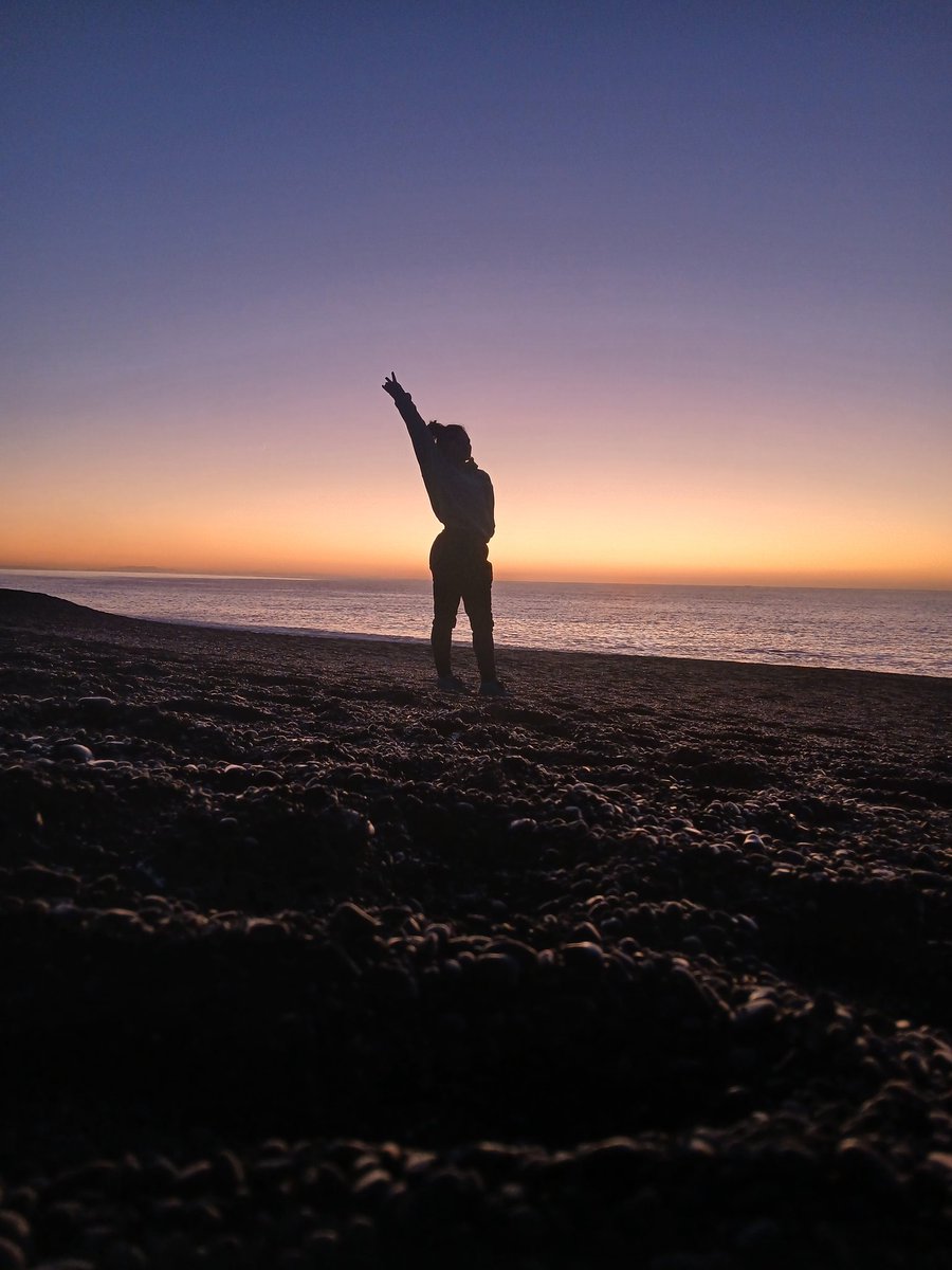 ChichiBoox's tweet photo. Catching the sunset https://t.co/f60LGQSbLP