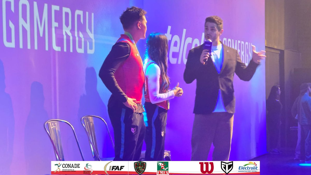 Diana Flores y Víctor Balderramos en la conferencia de prensa de GamerGy promocionando el Flag Football y el mundo Gamer. ¡Nos vemos del 22 al 24 de agosto en Centro Santa Fe! Tendremos un stand, fotos, interacción con jugadores y merch de la Selección Nacional. ¡Allá nos vemos!