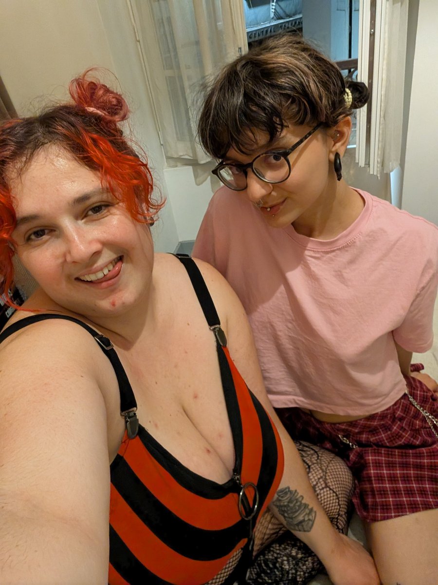 La gauche TDS en live 👀👀
stripchat.com/LadyRochester/…