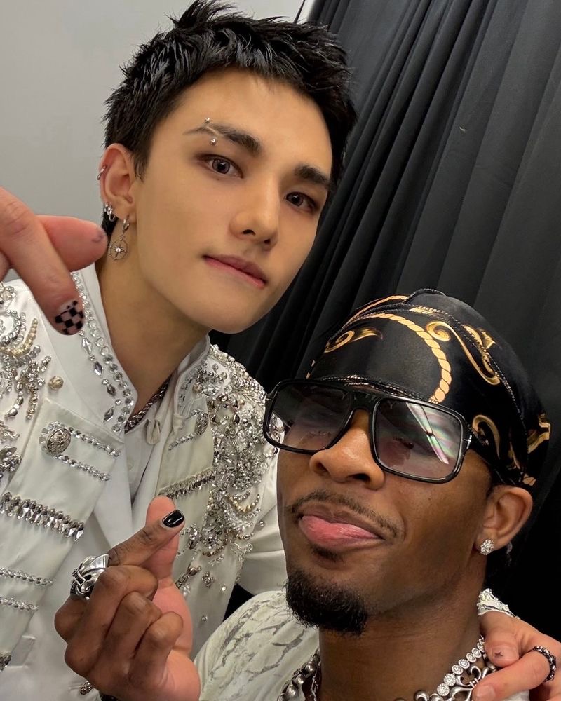 .<a href="/Stray_Kids/">Stray Kids</a>' Hyunjin &amp; d4vd making music together is exactly what we needed. “Always Love” arrives June 27. 🌹

cc: Hyunjin x <a href="/d4vddd/">d4vd</a> #twosday