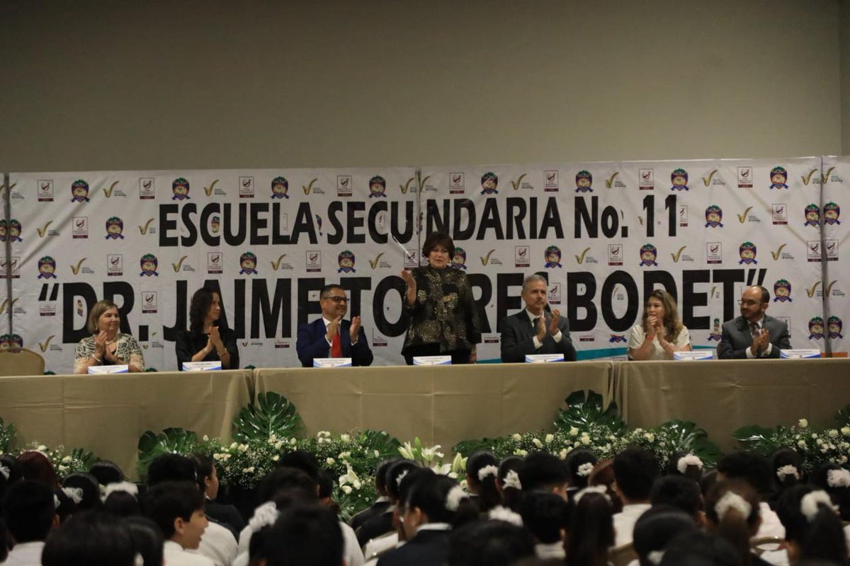 ¡Enhorabuena, Generación 2025 de la Secundaria N° 11 Dr. Jaime Torres Bodet! 

Entusiasmada de celebrar junto a ustedes el fin de sus cursos. Su paciencia y tenacidad son pilares para construir un Nuevo León aún más prometedor. ¡Mucho éxito en sus próximos objetivos trazados!