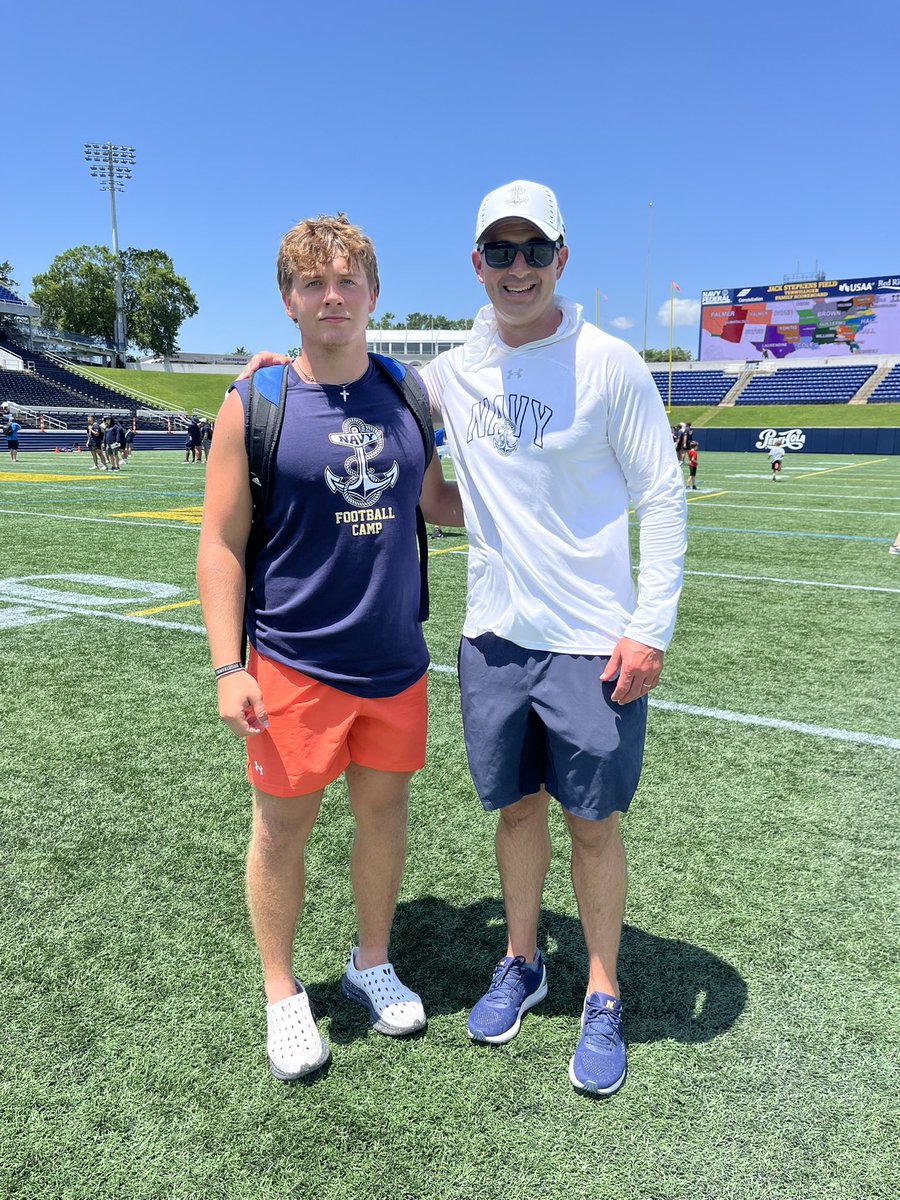 abthompson_9's tweet image. Had a great time @NavyFB camp! Got some great work in with @CoachRickyBrown. @NavyCoachYo @PJVolker @DannyPayneNavy @CoachWimberly @_CoachNew @ByronNelsonFB @coachwoodward @CoachBrownDL @CoachLeeBN @bmiller2028 @AnthonyT894 @at3398 @DonnieBaggs_ @coachH2bwill