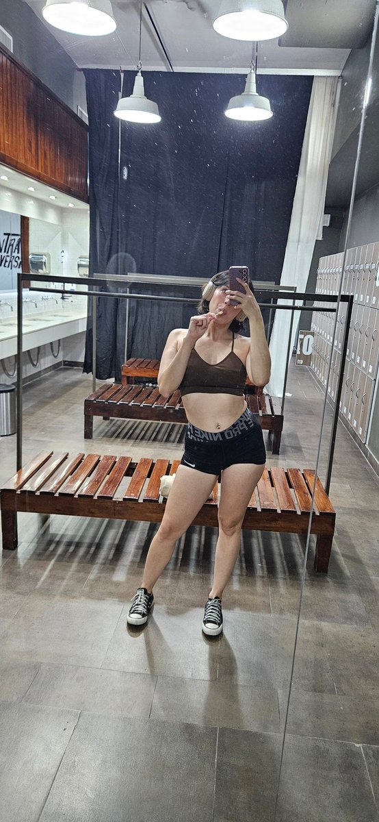 ivytwerk's tweet photo. Después del gym, el cuerpo pide más que descanso... ¿te animás a descubrirlo? 😈🔥 #MILFvibes #GymBabe #HotMomEnergy https://t.co/jaoZuljYWs