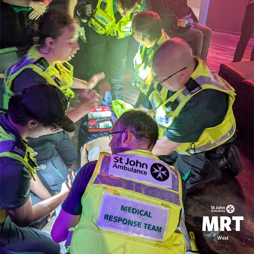 As a team it's important to practice our responses for the most sick patients so that we can act quickly when it happens for real. Here is our team practicing Intermediate Life Support on our last CPD day