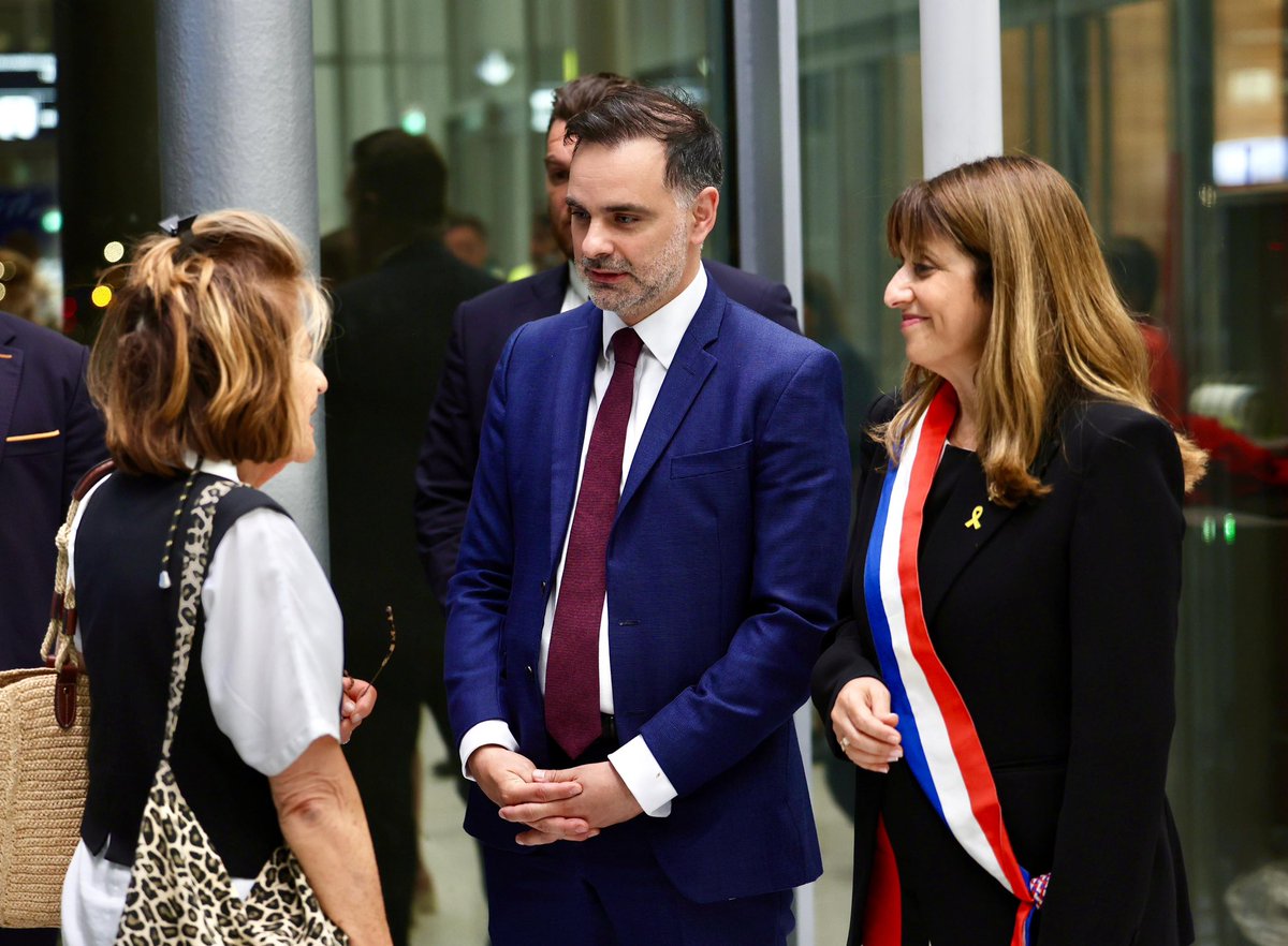 LaurentSMartin's tweet photo. Accueil avec @CarolineYADAN de 140 Français d’Israël, dont 4 enfants, arrivés d’Amman dans un avion affrété par la France.

Merci aux services mobilisés jours et nuits sans relâche, de Paris à Tel-Aviv, de Jérusalem à Amman, pour protéger nos compatriotes &amp; assurer leur sécurité. https://t.co/BQ4zcse4ms