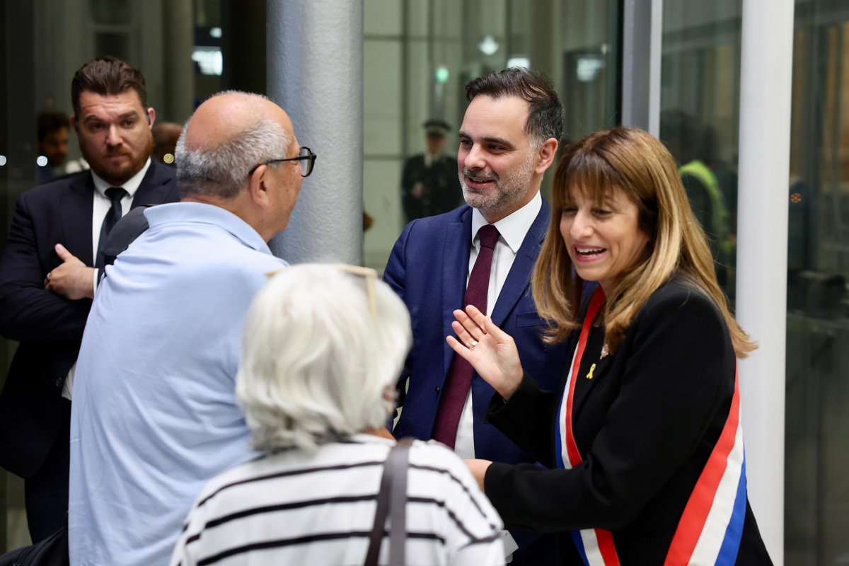 LaurentSMartin's tweet photo. Accueil avec @CarolineYADAN de 140 Français d’Israël, dont 4 enfants, arrivés d’Amman dans un avion affrété par la France.

Merci aux services mobilisés jours et nuits sans relâche, de Paris à Tel-Aviv, de Jérusalem à Amman, pour protéger nos compatriotes &amp; assurer leur sécurité. https://t.co/BQ4zcse4ms