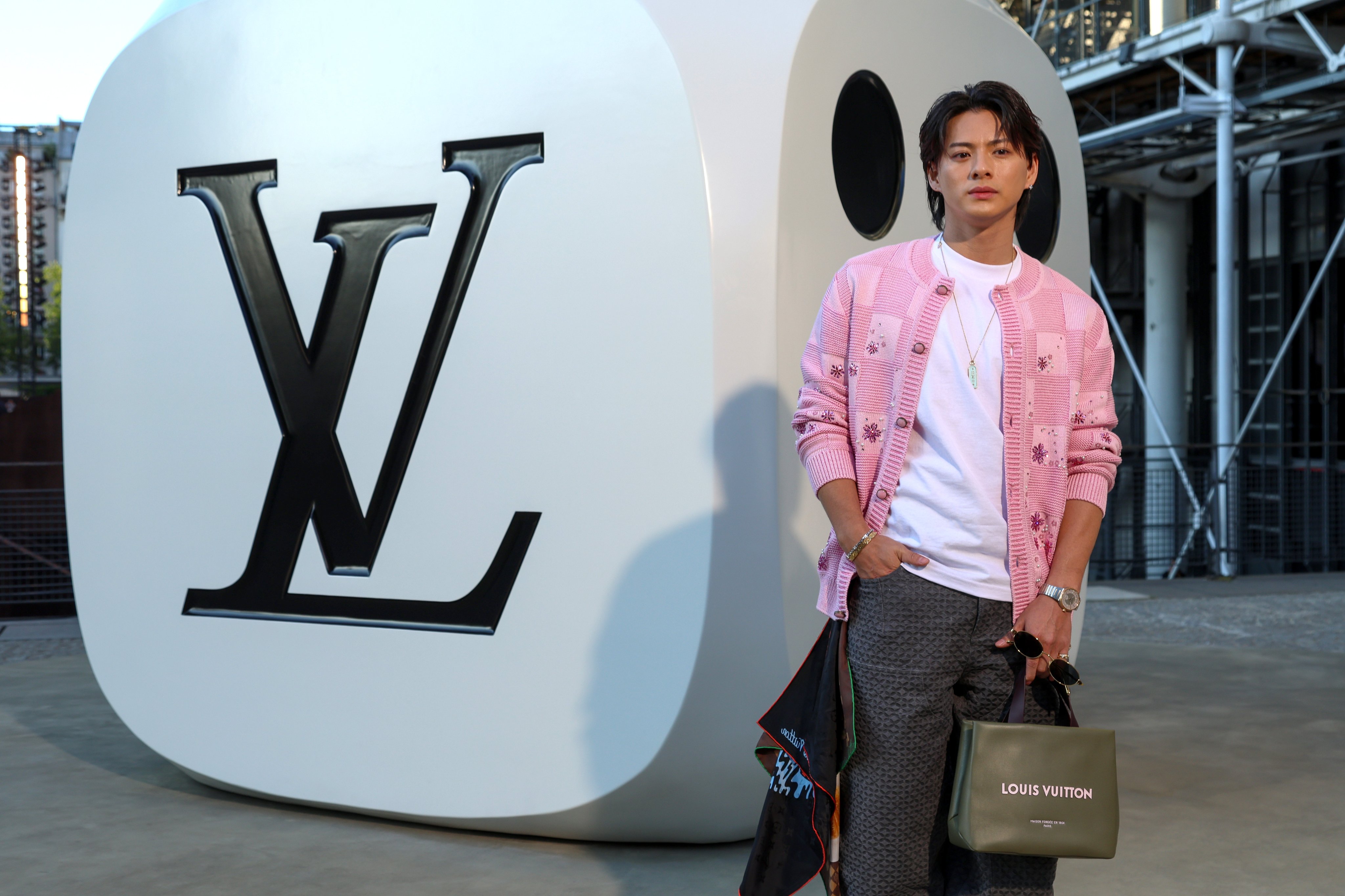 平野紫耀さん着用 ★ カーディガン Louis Vuitton ダミエ ピンク 平野紫耀さん着用で大注目】ルイヴィトン カーディガン ピンク