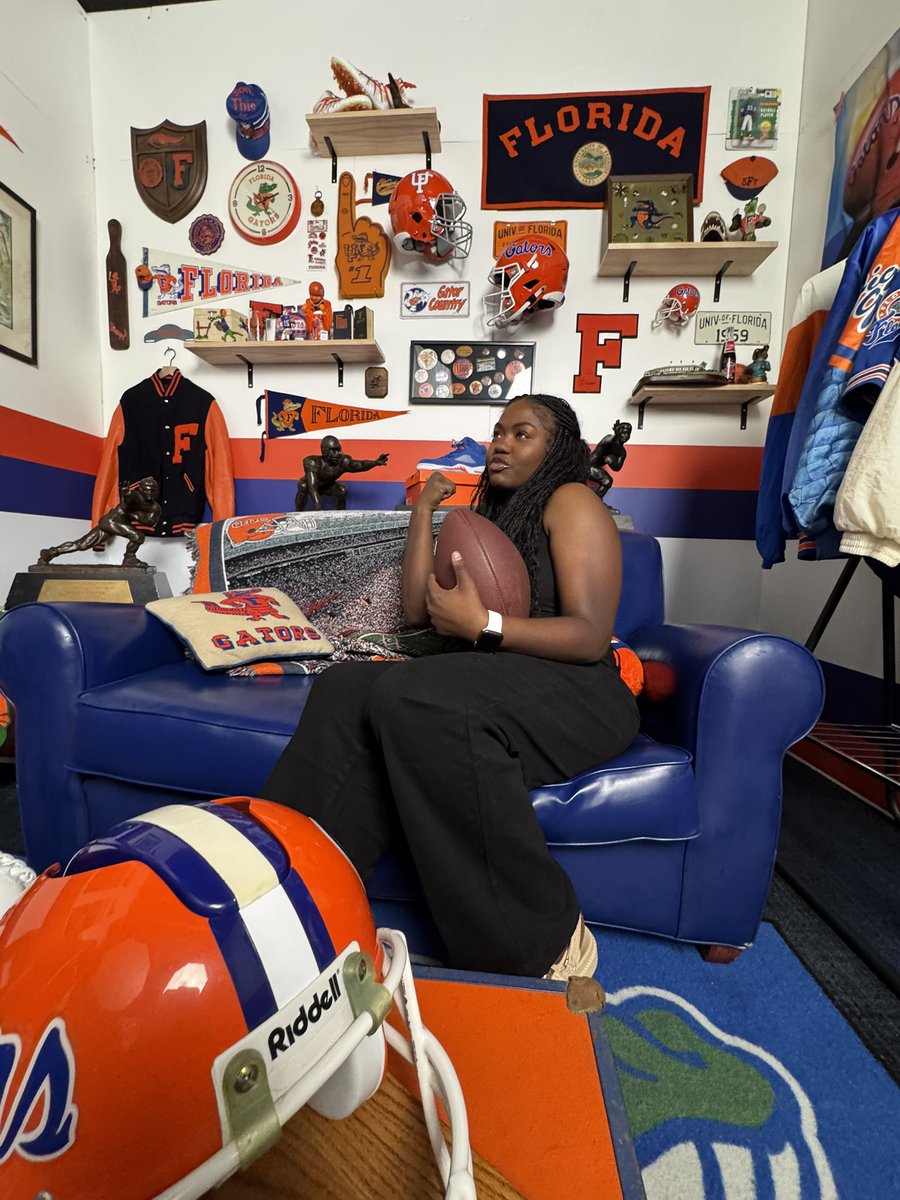 kaleahtheus's tweet photo. new gator in the swamp!! 😅 let me reintroduce myself the On-Campus Recruiting Coordinator for @GatorsFB 🐊🧡 #gogators https://t.co/1Qkv9cMznY