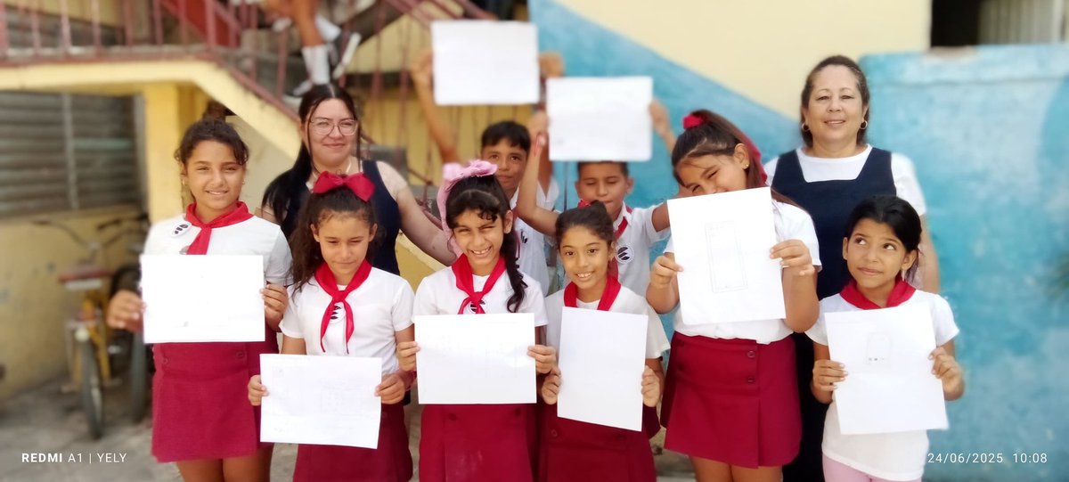 SSDTLTDirec's tweet photo. Nuestros peques pertenecientes al Círculo de Interés de @ETECSA_Cuba #LasTunas interactuaron hoy con los diferentes canales de atención al cliente,conocieron de equipos terminales y usabilidad,en cada encuentro su motivación crece por las telecomunicaciones 🩵#FuturosIngenieros https://t.co/7voeNuuqs2