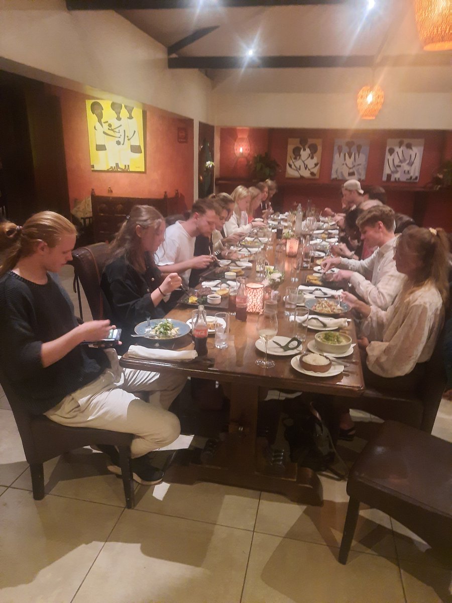 PolSci_LNU's tweet photo. En hälsning från Daniel Silander, som avslutat två veckor av fältstudier på kursen Sociala relationer i globaliseringens tid i Nairobi, Kenya:
Andra veckan av fältstudier i Nairobi har avslutats med fokus på utbildning för hållbar utveckling. https://t.co/psqwb9z3IP