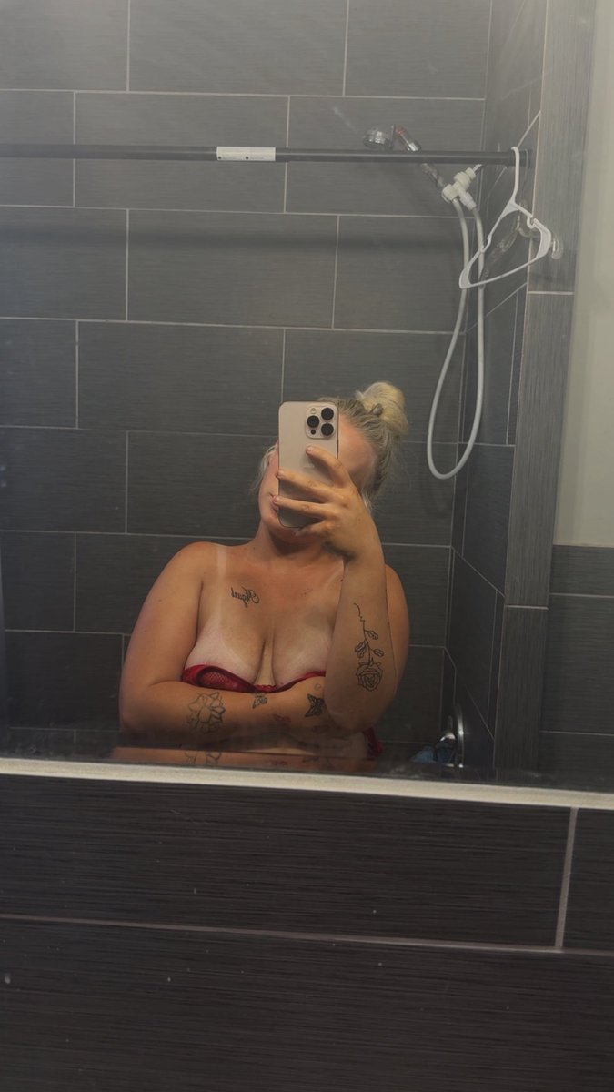 Lmk for some content😍. Customs are going like crazy tn:)
#daddysgirl #content #findom