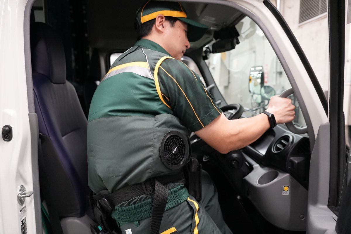 yamato_19191129's tweet image. #ヤマト運輸 の #熱中症 対策☀️

従業員が安全・安心に働くことができるよう、熱中症対策を強化します。
#ヤマトのサステナ

💡セールスドライバーの「ファン付きベスト」導入拡大
💡暑さ指数測定器の全事業所設置
💡ウェアラブルデバイス実証開始
他、冷風機・スポットクーラー設置、経口補水液の常備