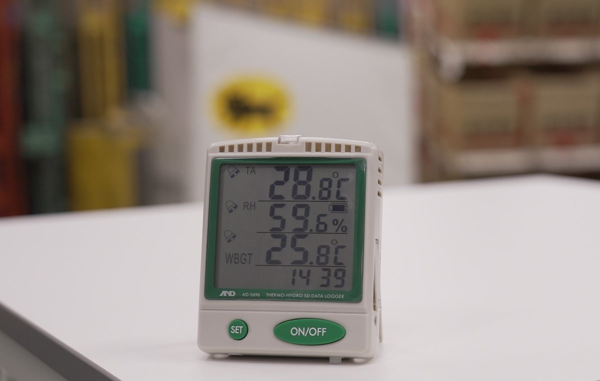 yamato_19191129's tweet image. #ヤマト運輸 の #熱中症 対策☀️

従業員が安全・安心に働くことができるよう、熱中症対策を強化します。
#ヤマトのサステナ

💡セールスドライバーの「ファン付きベスト」導入拡大
💡暑さ指数測定器の全事業所設置
💡ウェアラブルデバイス実証開始
他、冷風機・スポットクーラー設置、経口補水液の常備