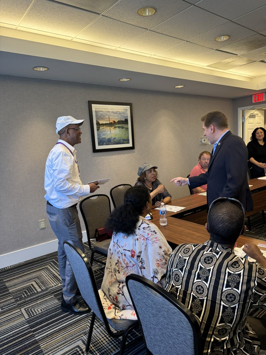 DavidReidVA's tweet image. Proud to stand with @32BJSEIU at the Airport Workers Membership Meeting. Your fight for fair wages, strong benefits, and dignity on the job is essential to building a stronger, more just Virginia. Thank you for all that you do. #UnionStrong