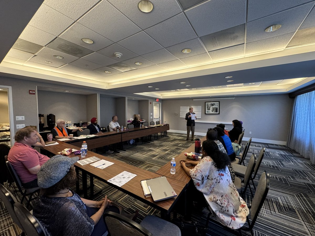 DavidReidVA's tweet image. Proud to stand with @32BJSEIU at the Airport Workers Membership Meeting. Your fight for fair wages, strong benefits, and dignity on the job is essential to building a stronger, more just Virginia. Thank you for all that you do. #UnionStrong