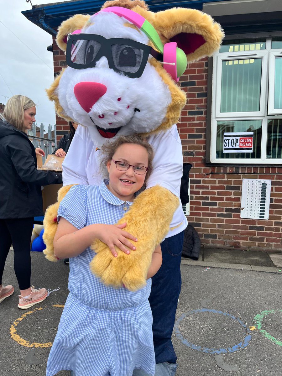 victoria tweet media