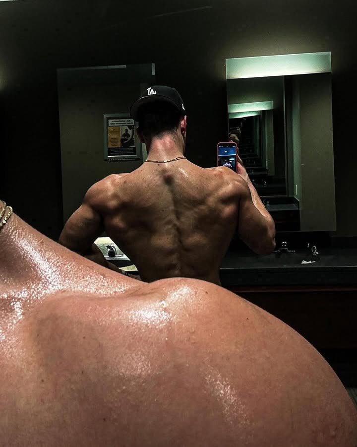 SweatMuscle's tweet image. 