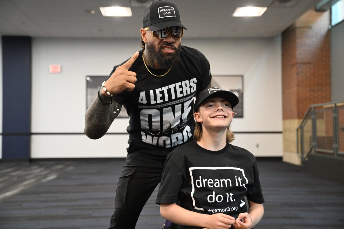 Bryson’s last day in Columbus was INCREDIBLE!

Lunch at Hofbrauhaus Brewery followed by a private guitar lesson at Music Royale! They even gifted him an ukulele ❤️

The main event was of course meeting <a href="/WWE/">WWE</a>’s Jey Uso and getting his YEET glasses😎