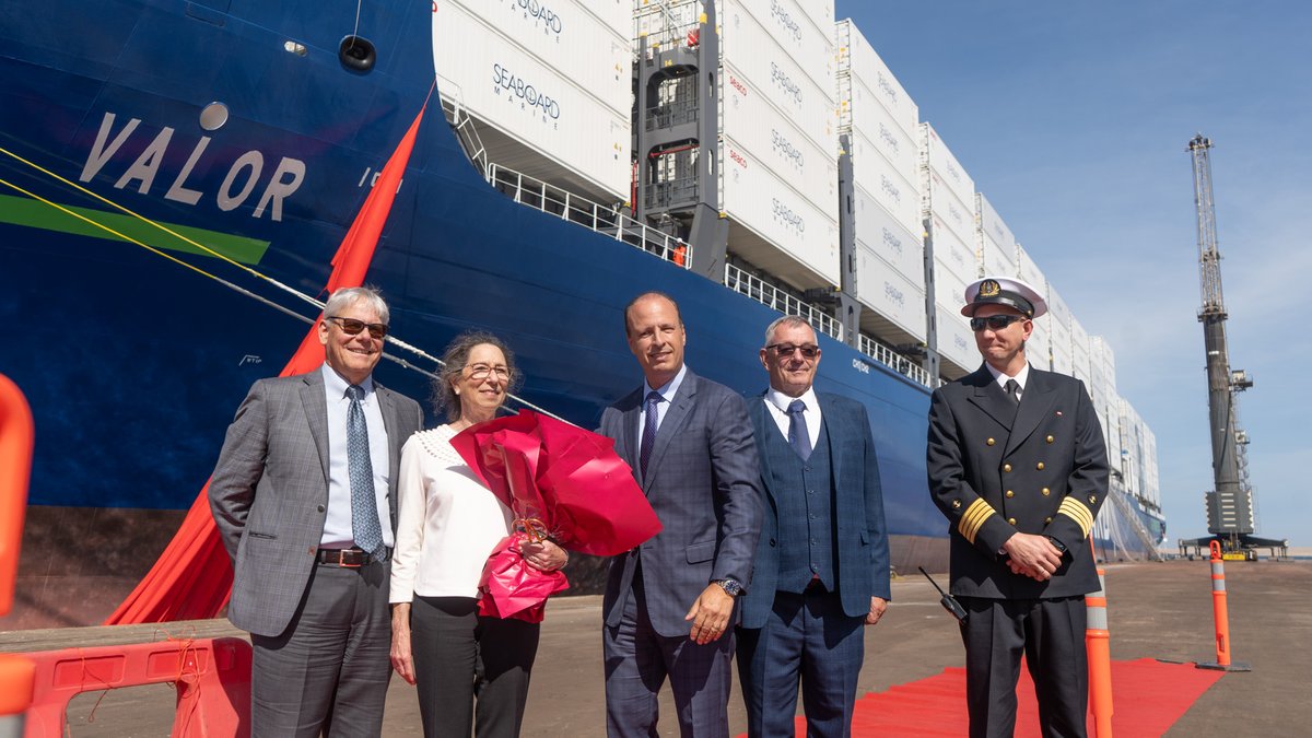 TPParacas's tweet photo. 🚢 ¡Bautizo histórico del Seaboard Valor en el Puerto de Paracas!

 El nuevo buque de Seaboard , propulsado por  (LNG), fue oficialmente bautizado en #PDP fue el escenario elegido para este evento sin precedentes, consolidándose como un hub estratégico para el comercio exterior. https://t.co/nqPCUHIyaA