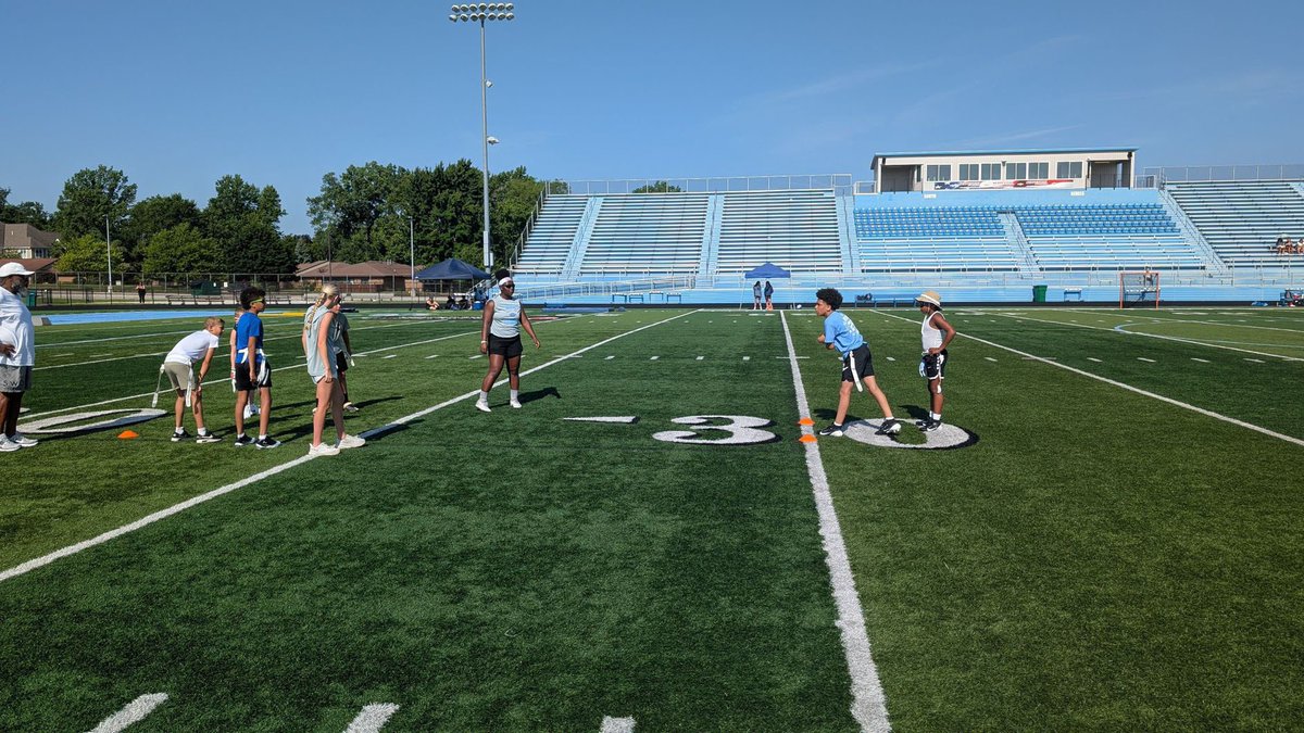 South girls flag FB teaching  some flag pulling with campers at the Kareem Hunt Camp today. Great to see you helping grow the game! Thank you Kareem for supporting Girls H.S. Flag football and the Willoughby community.