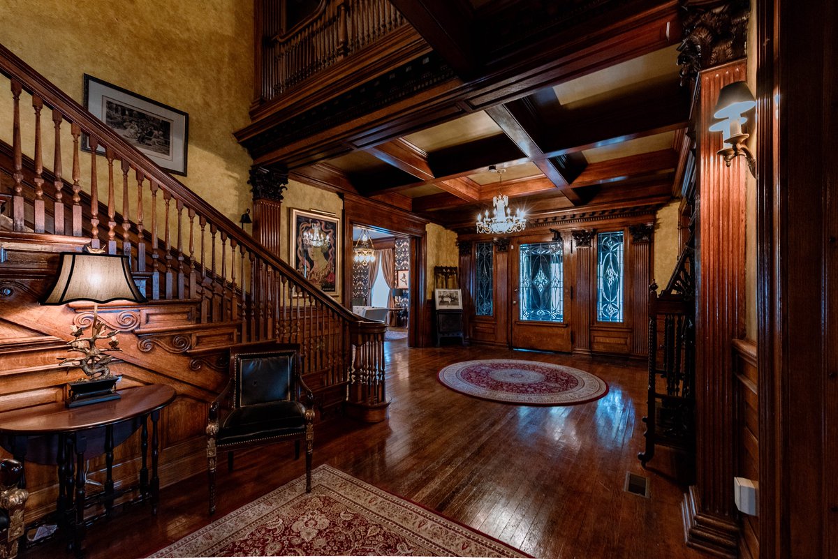 Zillow Gone Wild 🏡 tweet media