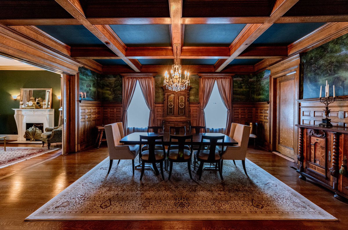 Zillow Gone Wild 🏡 tweet media