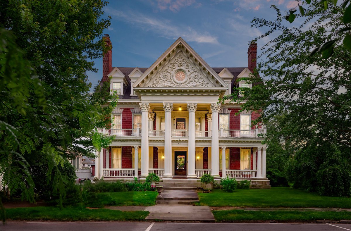 Zillow Gone Wild 🏡 tweet media