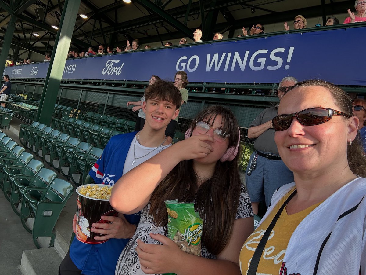 HCHenry1's tweet photo. #rocthesummer https://t.co/LFbd6ANQV8