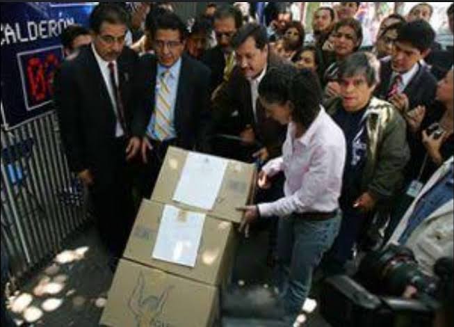 BobDurn's tweet photo. Que no fué ella y el changoleón quien llegó con las cajas vacías que según ellos eran las "pruebas"?..
Y que los ganadores los estaban esperando con un notario público para dar fé?..
Sabemos Presidente que la inteligencia no le sobra, pero hacerse pendeja con un fraude que ko hubo excede todos los límites...
Y aún así engañan a los Chairos... Como estarán?.. 🤦🏻‍♂️🤮🤮