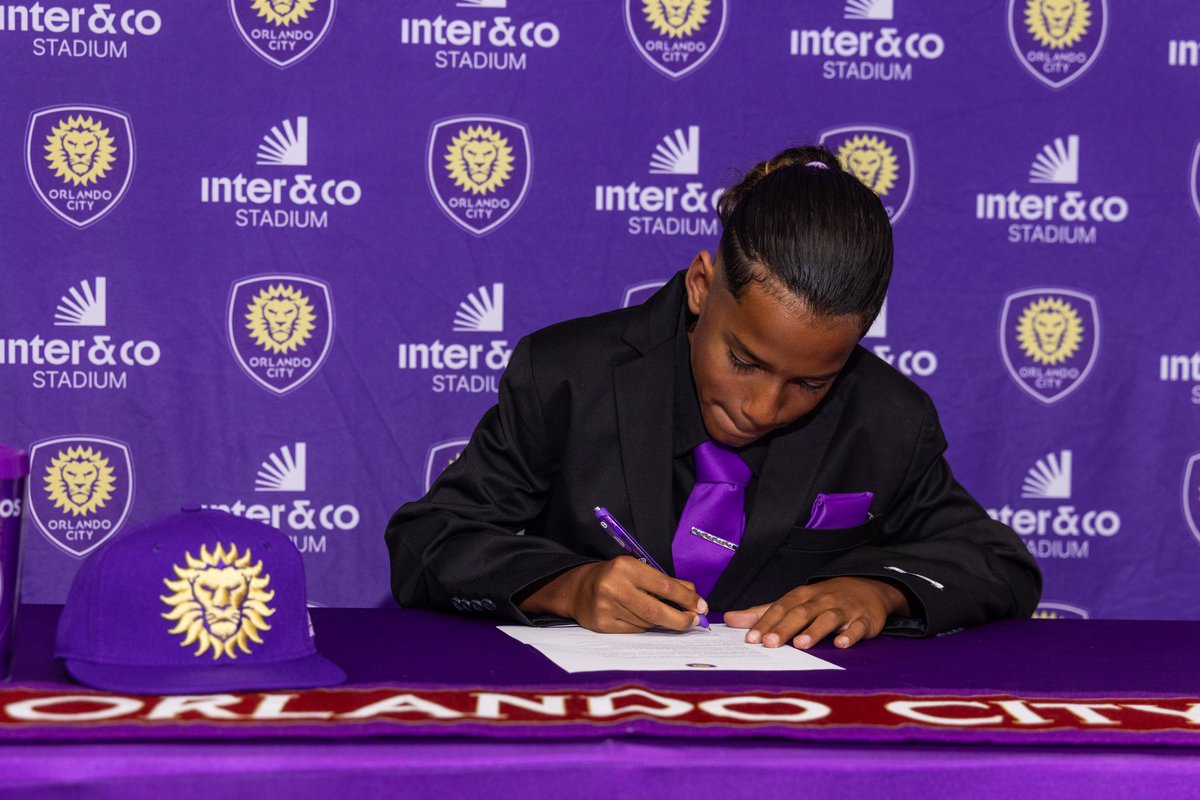 OCSCAcademy's tweet image. A new class is locked in ✍️
Families, friends, and players came together for academy signing day 🦁