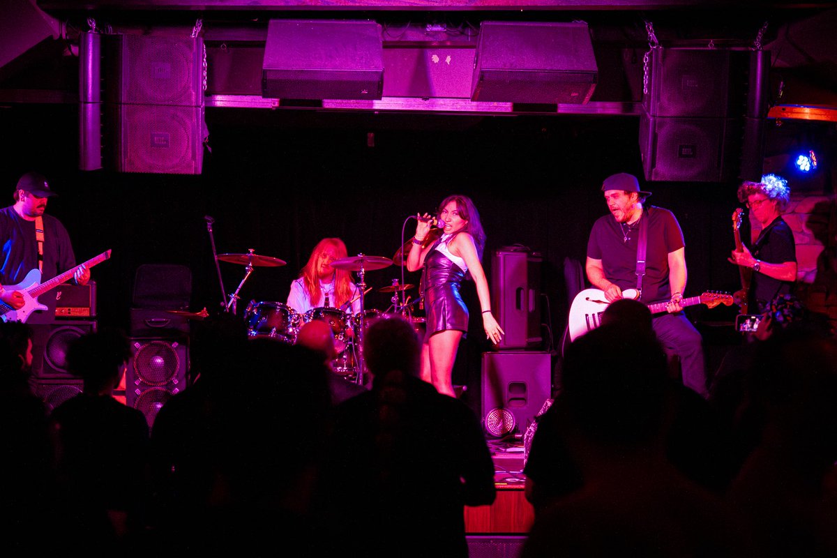 chasingvicesbnd's tweet photo. You wanted pictures from the show, well here you have it, This is what raw energy pictures looks like at cobra lounge. #altrock #altpunk #altgirl #rockgirl https://t.co/umA6K4hhEg