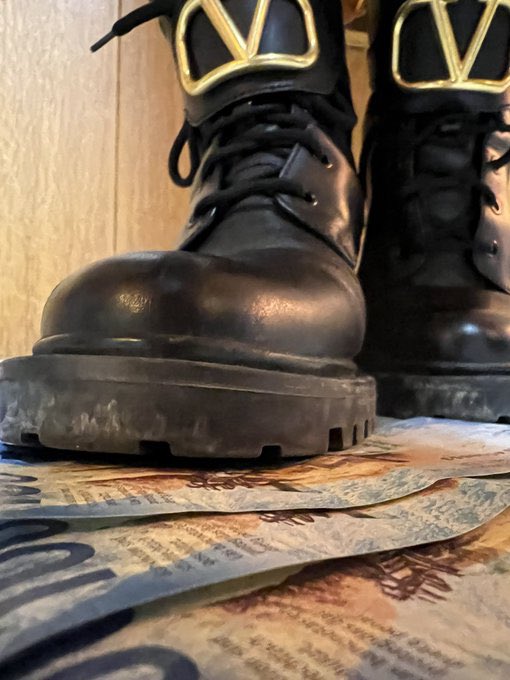 AltesseAnna64's tweet photo. Envie de mâcher sur le couille d’un misérable soumis , mâcher sur ça vie prendre le contrôle de ça vie je suis capable de ça et j’ai cette force 
Je suis bien dans ma peau pour une soumission à long terme avec un homme soumis très docile, sincère et respectueux. Je vous écoute https://t.co/BwVEbIkdDW