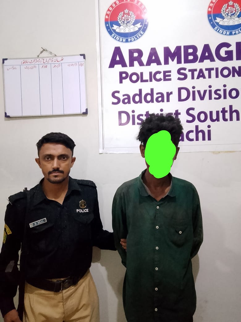 KarachiPolice_'s tweet photo. تھانہ آرام باغ نے خفیہ اطلاع پر لسٹڈ منشیات فروش محمد فیضان عرف چندو کو گرفتار کر لیا۔📍"C-کیٹیگری" میں سیریل نمبر 80
50 گرام چرس برآمد
مقدمہ درج: FIR 246/2025
دفعہ: 9(i)3(A) CNSA
تفتیش جاری ہے
#KarachiPolice #DrugsBust #SSPSouth #SayNoToDrugs #CrimeAlert #ArambaghPolice https://t.co/q6ob6FE5rj
