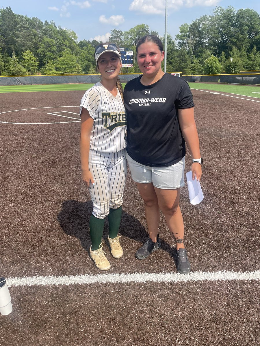 Hadleigh_13's tweet photo. Thank you for the great catching, fielding, and hitting camps today at @RoyalsSball . Thank you coaches for all the instruction! @uscaikensb @KellaArmstrong @KSUOwlsSB @GWUSoftball @CofCSoftball https://t.co/4eZaHw9kfS