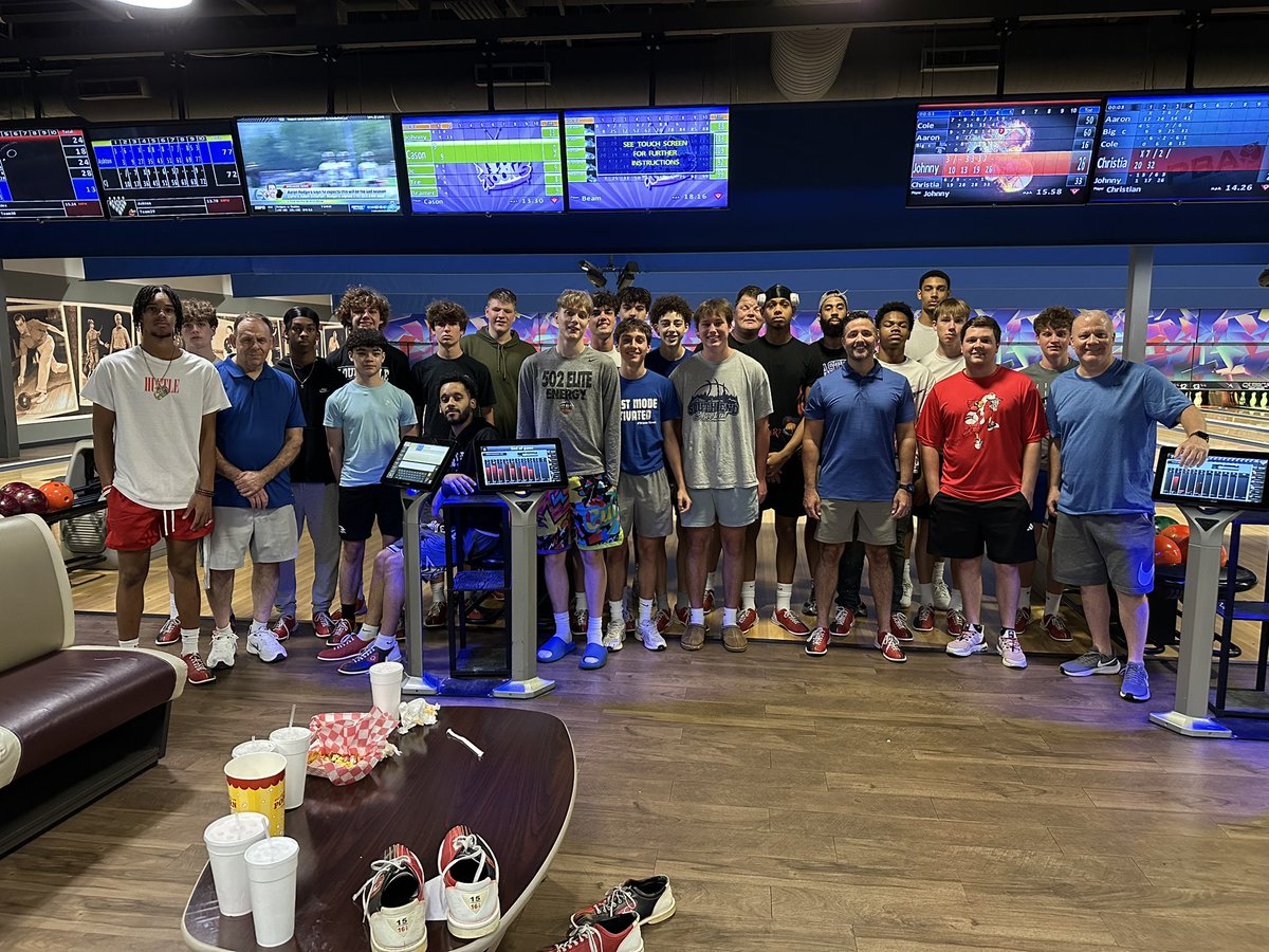 EasternHSBBall's tweet image. Last Day before the dead period starts. Our end of June Team outing. We were missing some guys who are out of town but we had a great time bowling & eating pizza.
#Toughness
#FlyEastern