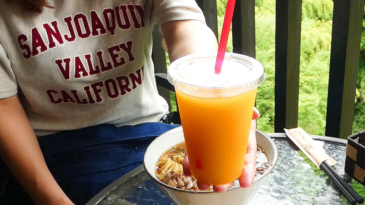 こんにちは☀️
宮崎県西臼杵郡高千穂町岩戸、天岩戸神社駐車場から徒歩4分の場所にある『あまてらすの隠れカフェ』さんでランチを楽しんできました！！

今回は高千穂牛ドッグ＆高千穂牛麺＆マンゴージュースを堪能！どれもめっちゃ美味しかったです🌿ピザやパスタにライスバーガーも魅力的でした！！