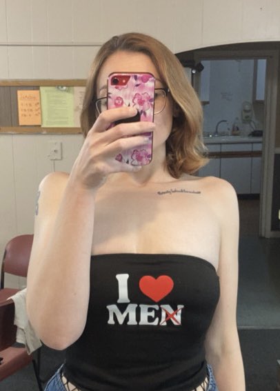 AutymnLovesless tweet media