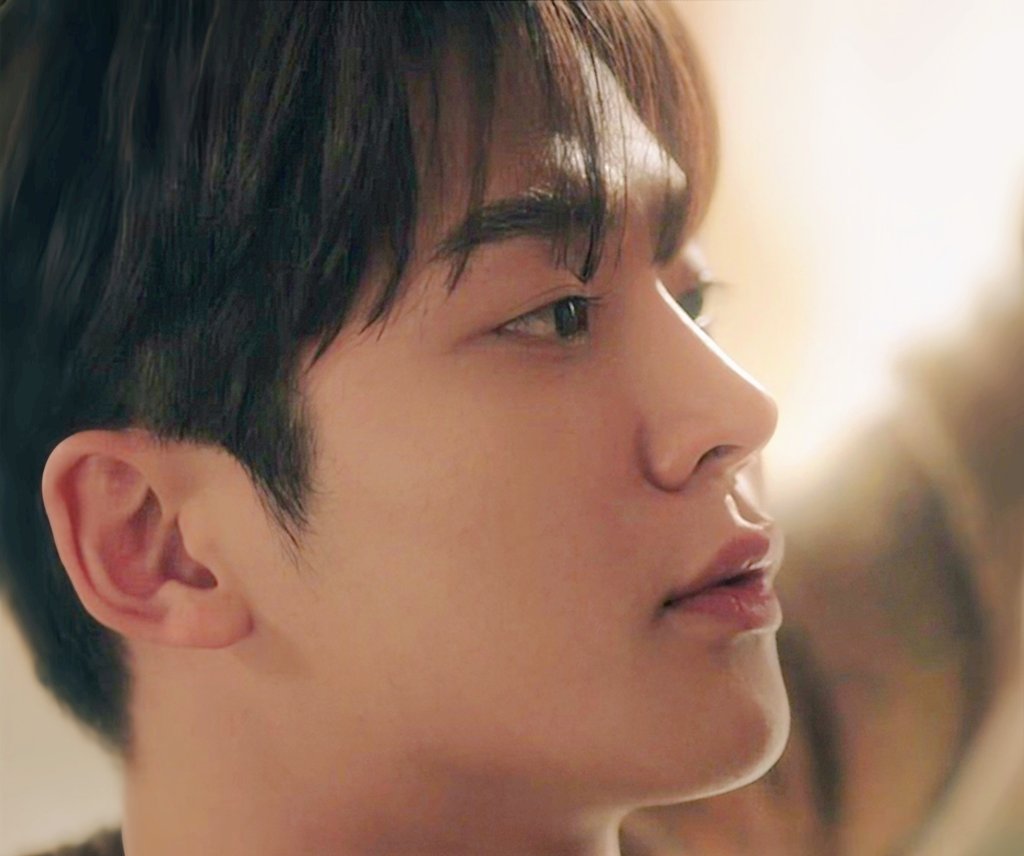 美しい…🥺💕
二重幅、長くてクリンとしたまつげ、
シュッとした鼻にぷるんとした唇🥺
はぁーかっこいっ♥️🫠（結局全部）
#ロウン
#로운
#ROWOON
#김석우