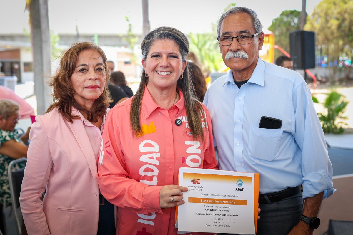 👩‍💻El programa Aulas Móviles ha impactado a casi 3 mil personas con cursos gratuitos de alfabetización, computación, salud y oficios, informó la secretaria de Igualdad e Inclusión, <a href="/MarthaHerreraNL/">Martha Herrera</a>
La estrategia opera en 4 municipios con apoyo de AT&amp;T y Construyendo y Creciendo.🤝