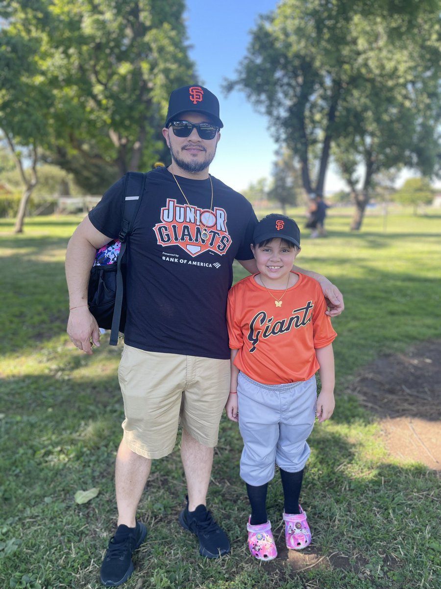 Jennifer7678's tweet image. Coach Scott (Daddy) and Mylah 🧡 #gojrgiants #juniorgiants @gojrgiants