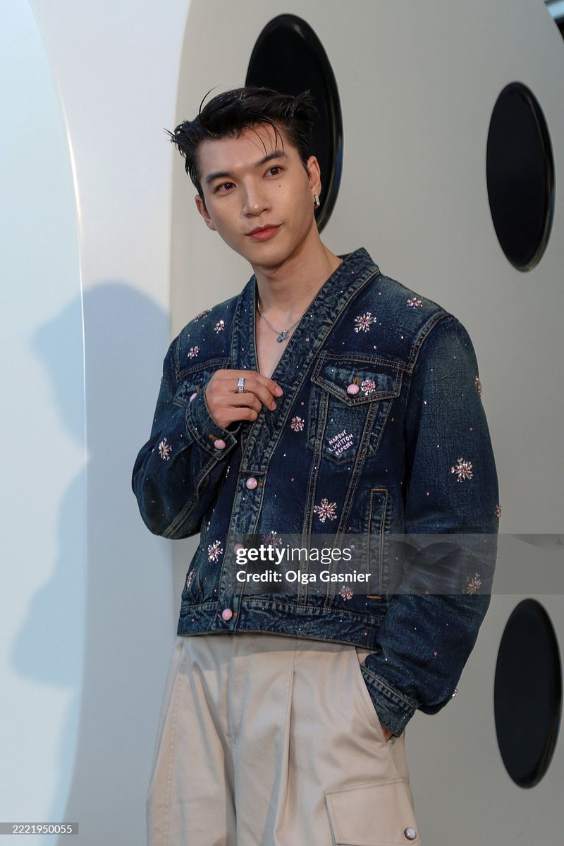 veengdo's tweet photo. HIEUTHUHAI through Getty Images lens
@LouisVuitton
HIEUTHUHAI in Paris for LVMenSS26
#HIEUTHUHAIxLVMenSS26 https://t.co/q618dedoN6