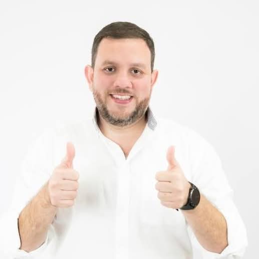 #Política 
 🔴Candidaturas para Municipales: Dr Andrés Guerreño,su entorno confirmó su candidatura a la intendencia por  Asunción, en el movimiento que lidera, Fraternidad Colorada. 
🗣️El surgimiento de una nueva figura para los comicios en la capital traerá mucho que hablar.