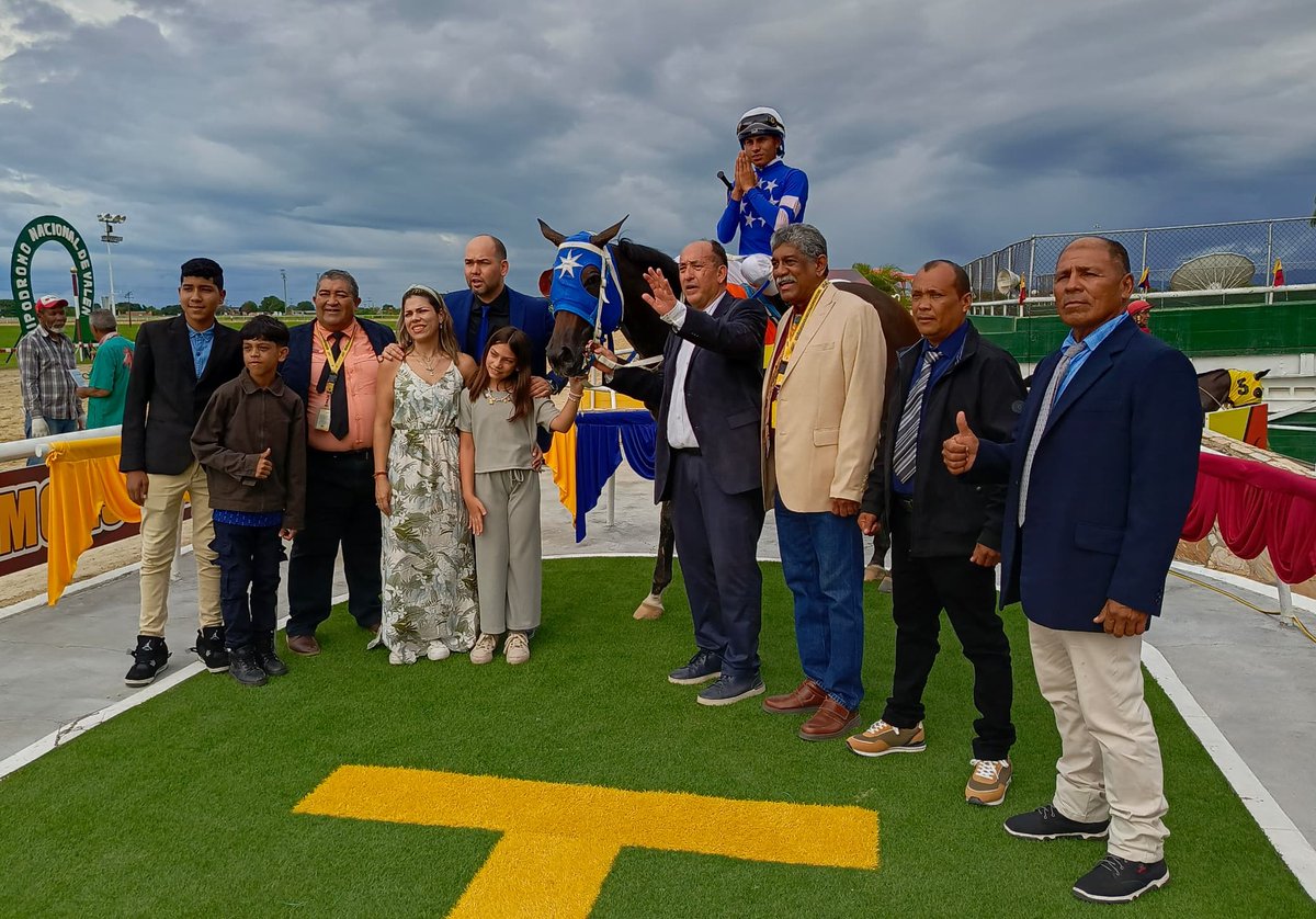#Hipismo Cara Mía, propiedad del Stud "Excelso", alcanzó en el <a href="/OficialHinava/">HINAVA</a> su quinta victoria en pruebas públicas, fue montada por el jinete Félix Márquez y la entrena Jesús Carfunjol. La yegua del Haras <a href="/LUMITO/">LUMI MITO</a> agenció 84 segundos y un quinto para los 1.300 metros recorridos
