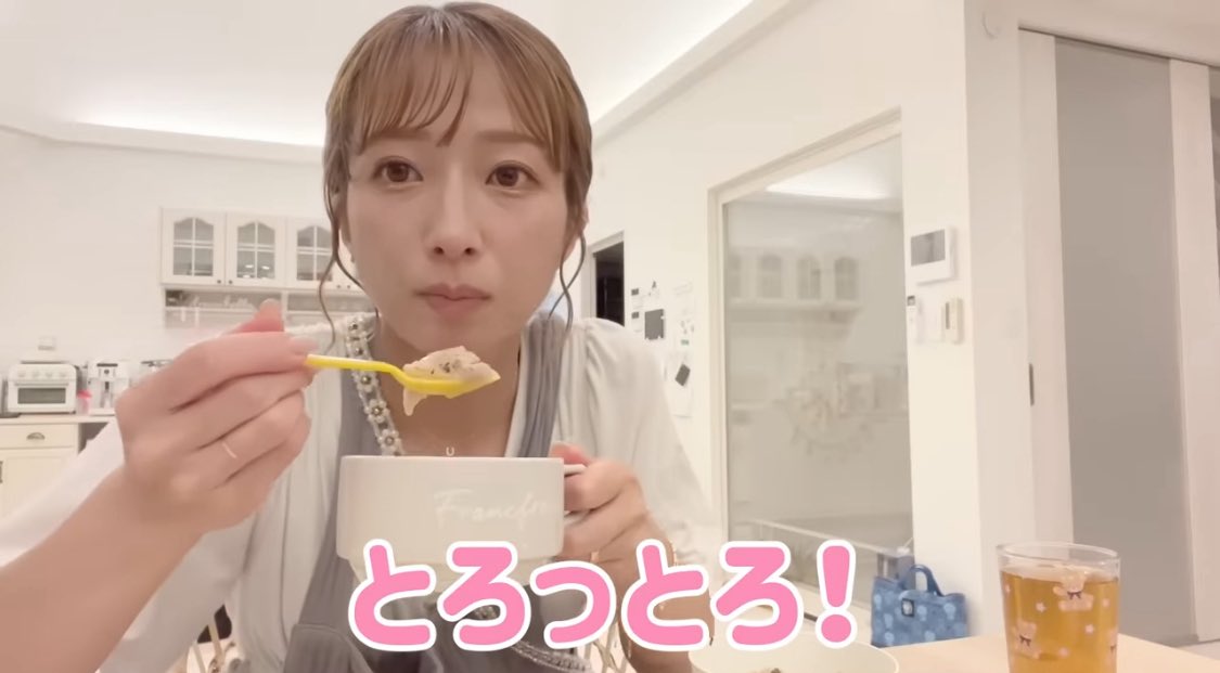 koi_mazi's tweet photo. 辻ちゃんが作ってた参鶏湯、マジで美味すぎた...
全部炊飯器にぶち込むだけなのに、本場の味すぎて震える。鶏肉ホロホロ、スープ染み染みで最高すぎ。
正直、もう外で参鶏湯食べられん。 https://t.co/kog55wGmns