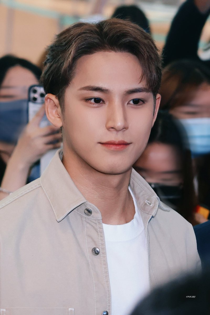 _oni9iri's tweet photo. 250625 ICN

#민규 #mingyu  #ミンギュ 
#seventeen #세븐틴 
#MINGYUxDiorSummer26 #DiorSummer26 
@dior https://t.co/HvjBHigRBp