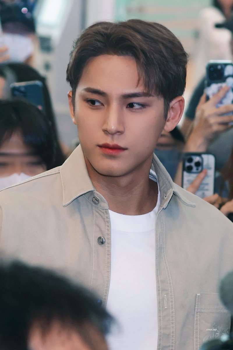 _oni9iri's tweet photo. 250625 ICN

#민규 #mingyu  #ミンギュ 
#seventeen #세븐틴 
#MINGYUxDiorSummer26 #DiorSummer26 
@dior https://t.co/HvjBHigRBp
