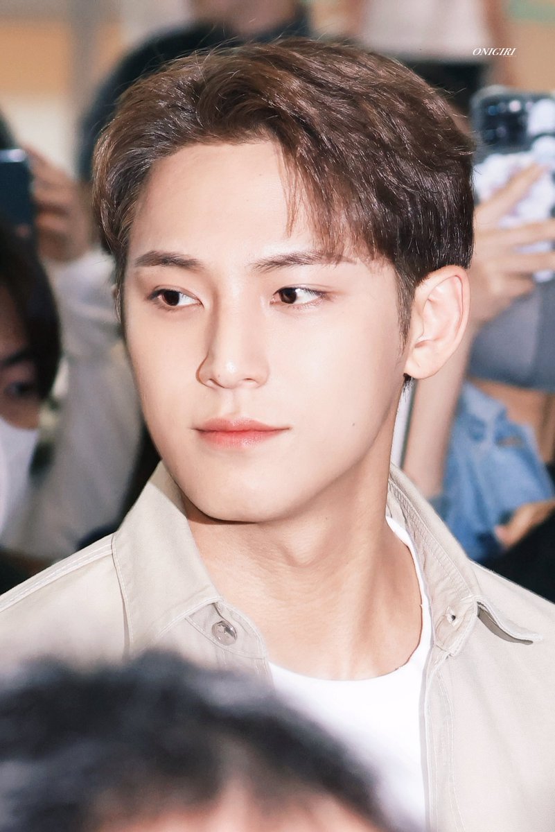 _oni9iri's tweet photo. 250625 ICN

#민규 #mingyu  #ミンギュ 
#seventeen #세븐틴 
#MINGYUxDiorSummer26 #DiorSummer26 
@dior https://t.co/HvjBHigRBp