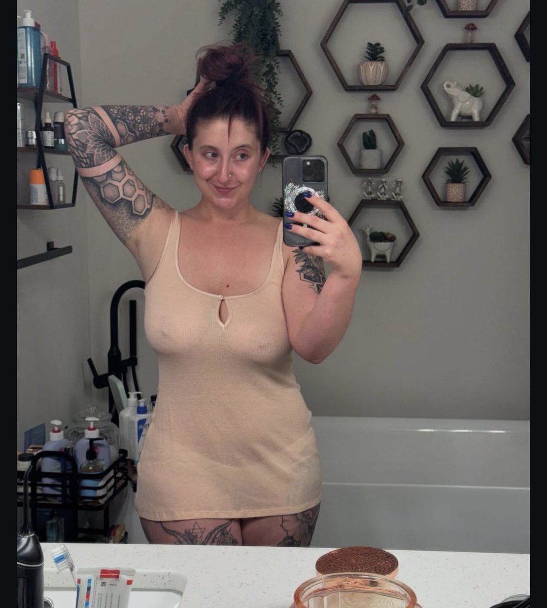 Flirting with the camera , winning every shot 😈😋❤️…Amazing hot content soon …comment and retweet for a sneak peek of the contents …also for a discounted price for first 30 buyers ❤️.
