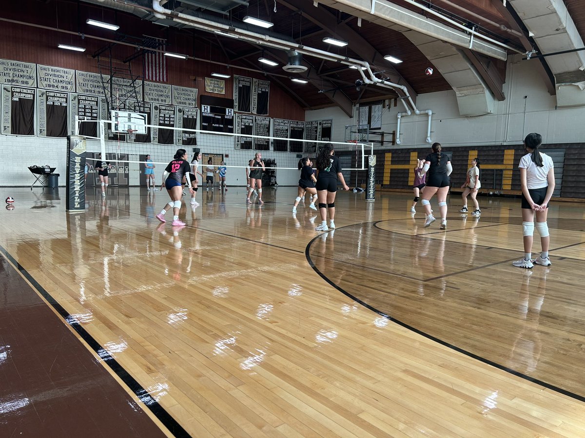 HaverhillHighVB's tweet photo. Hillies working hard in the heat (AC is on in the gym)!  Reminder we have open gym this Thursday from 6-8pm, and then will be taking next week (7/1 and 7/3) off before open gyms restart on 7/8! https://t.co/rUx4Iq1cGE
