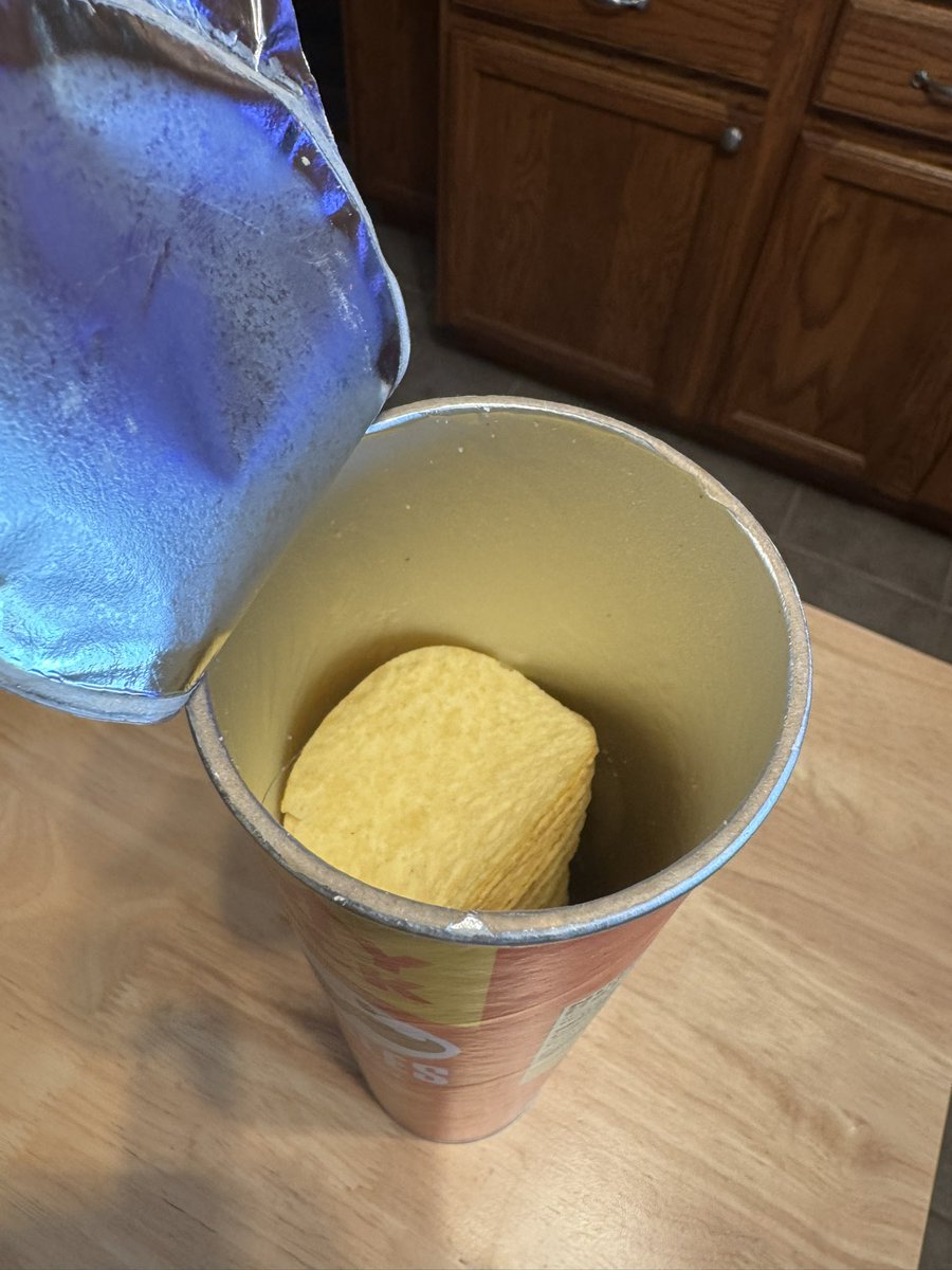 cwhite9274's tweet photo. Everyone on here moaning and complaining about #trump or #iran and @Pringles can’t even fill my party stack can!  Cmon man! https://t.co/ZTwKiQmYi9
